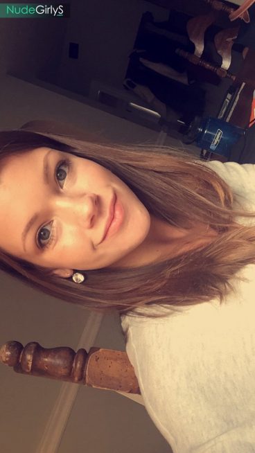 Young sweet 18+ teenage girl Julia selfie