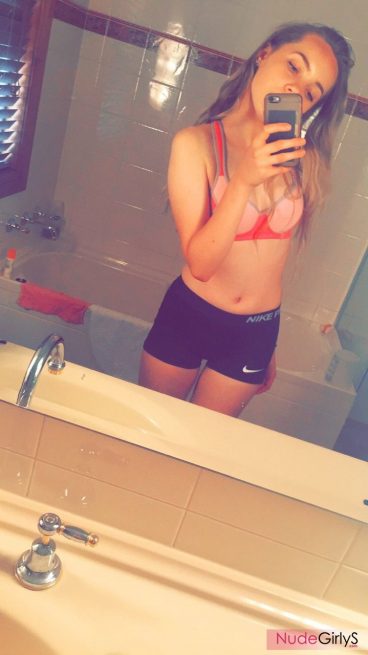 Hot amateur teen snaplelak underwear photo in bathroom
