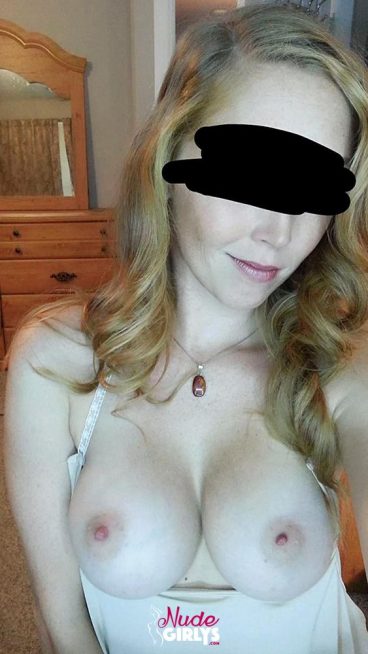 Homemade leaked amateur GF naked bigtits redhead nudes
